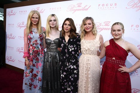 The U.S. Premiere of Focus Features "The Beguiled" at Directors Guild of America on Monday, June 12, 2017, in Los Angeles. - Nicole Kidman, Elle Fanning, Sofia Coppola, Kirsten Dunst, Emma Howard - Oklamaný - Z akcí