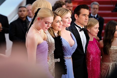 Cannes Premiere of Focus Features "The Beguiled" on Wednesday, May 24, 2017, in Cannes, France. - Elle Fanning, Sofia Coppola, Kirsten Dunst, Colin Farrell, Angourie Rice - La seducción - Eventos