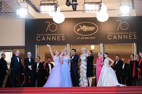 Cannes Premiere of Focus Features "The Beguiled" on Wednesday, May 24, 2017, in Cannes, France. - Elle Fanning, Kirsten Dunst, Colin Farrell, Nicole Kidman, Sofia Coppola, Angourie Rice, Addison Riecke - Oklamaný - Z akcí
