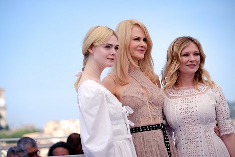 Cannes Photocall on Wednesday, May 24, 2017 - Elle Fanning, Nicole Kidman, Kirsten Dunst - Oklamaný - Z akcí