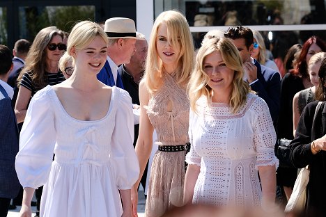 Cannes Photocall on Wednesday, May 24, 2017 - Elle Fanning, Nicole Kidman, Kirsten Dunst - The Beguiled - Events