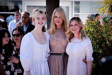 Cannes Photocall on Wednesday, May 24, 2017 - Elle Fanning, Nicole Kidman, Kirsten Dunst - The Beguiled - Events