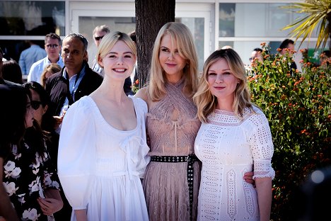 Cannes Photocall on Wednesday, May 24, 2017 - Elle Fanning, Nicole Kidman, Kirsten Dunst - Oklamaný - Z akcí