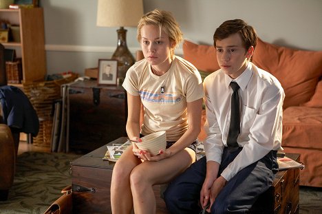 Brie Larson, Keir Gilchrist - United States of Tara - Revolution - Photos