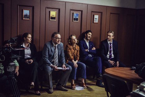 Evgeniya Rozanova, Aleksandr Nazarov, Vera Strokova, Dmitriy Chebotaryov, Aleksandr Yatsko - Něvesta iz Moskvy - Van de set