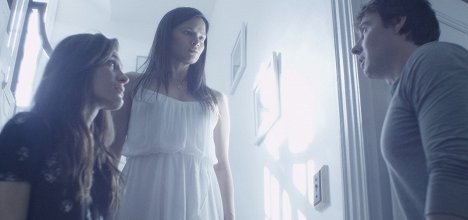 Lili Bordán, Katrina Law, Jody Quigley - Apparition - Van film