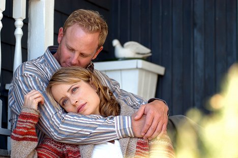 Ian Ziering, Valérie Valois - Tempête de lave - Film