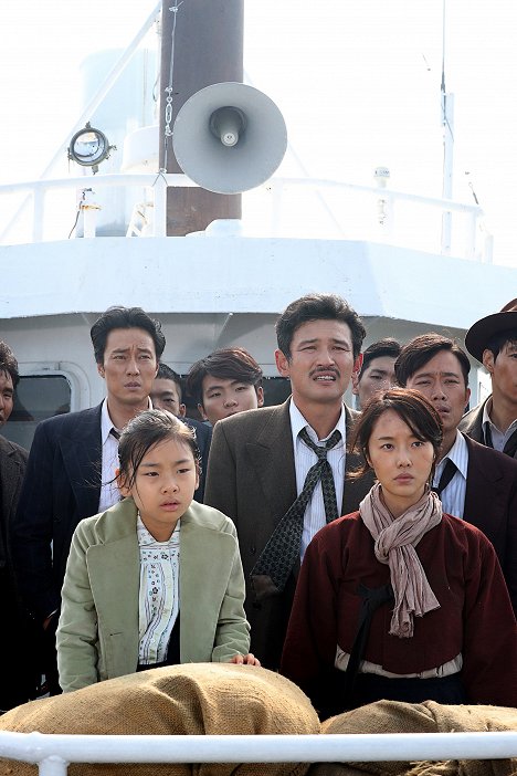 Ji-sub So, Su-an Kim, Jeong-min Hwang, Jeong-hyeon Lee, Sung-il Park - The Battleship Island - Filmfotos