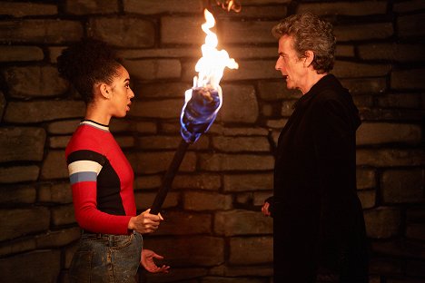 Pearl Mackie, Peter Capaldi - Doctor Who - Die Bestie des Lichts - Filmfotos