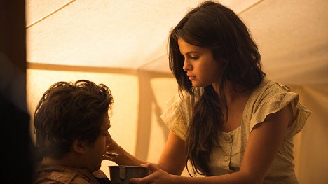 Nat Wolff, Selena Gomez - In Dubious Battle - Z filmu