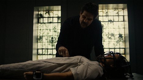 Paul Johansson, Kelly Overton - Van Helsing - Kezdődik - Filmfotók