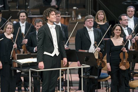 Robin Ticciati - Edward Elgar: Konzert für Violine und Orchester - Deutsches Symphonie-Orchester Berlin - De la película