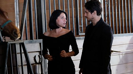Veronica Falcón, Peter Gadiot - Queen of the South - God and the Lawyer - Photos