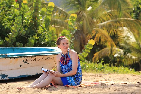 Grace Stone - Death in Paradise - The Seven-Year Mystery - Z filmu