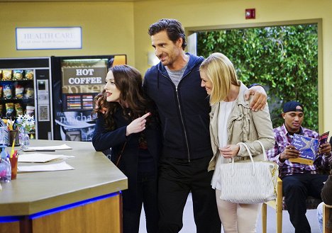 Kat Dennings, Ed Quinn, Beth Behrs - 2 Broke Girls - And the Attack of the Killer Apartment - Photos