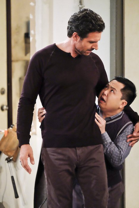 Ed Quinn, Matthew Moy - 2 Broke Girls - And the Big Gamble - Photos