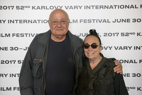 Journalists Dan Fainaru and Edna Fainaru attend the screening at the Karlovy Vary International Film Festival on July 2, 2017 - Dan Fainaru, Edna Fainaru - WR: Mysteries of the Organism - Events