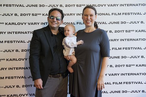 Press conference at the Karlovy Vary International Film Festival on July 6, 2017 - Brandon Polansky, Rachel Israel - Drobné si nechte - Z akcí