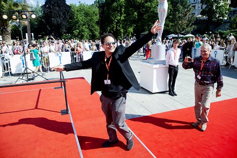 International premiere at the Karlovy Vary International Film Festival on July 6, 2017 - Brandon Polansky - Drobné si nechte - Z akcií