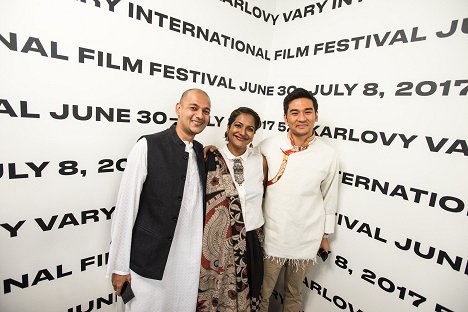 World premiere at the Karlovy Vary International Film Festival on July 6, 2017 - Heer Ganjwala, Karma Takapa - Cesta do Ralangu - Z akcií