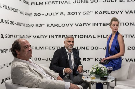 World premiere at the Karlovy Vary International Film Festival on July 1, 2017 - Boris Isakovič, Sebastian Cavazza - Chlapi neplačú - Z akcií