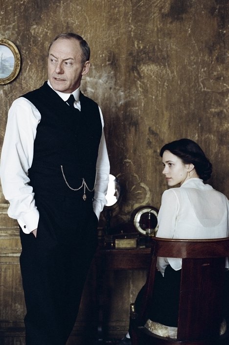 Liam Cunningham, Stacy Martin