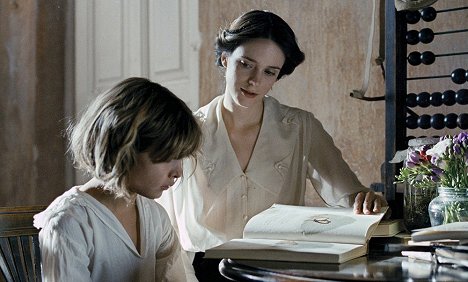 Tom Sweet, Stacy Martin - The Childhood of a Leader - Filmfotos