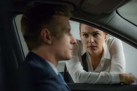 Paul Sparks, Riley Keough - The Girlfriend Experience - Insurance - Photos