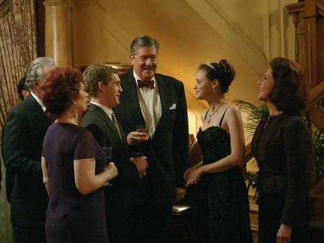 Edward Herrmann, Alexis Bledel, Kelly Bishop - Gilmore Girls - The Party's Over - Photos