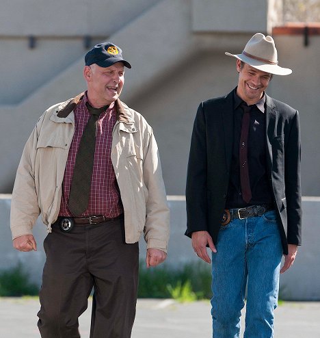 Nick Searcy, Timothy Olyphant - Justified - Measures - Photos