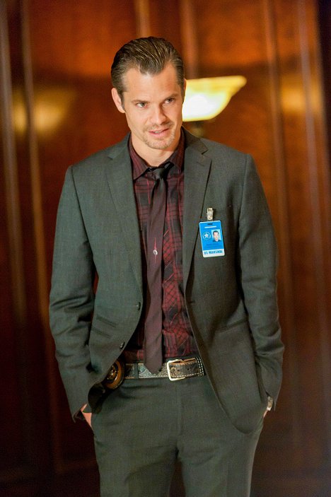 Timothy Olyphant - Justified - Guy Walks Into a Bar - Photos