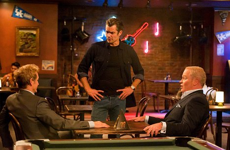 Timothy Olyphant, Neal McDonough - Justified - Guy Walks Into a Bar - Photos