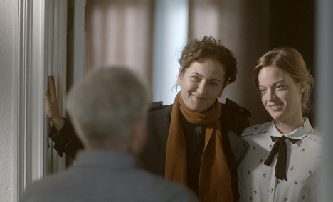 Marie-Lou Sellem, Sylvaine Faligant - Club Europa - Z filmu