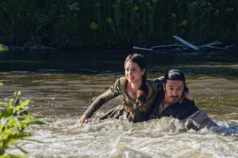 Adelaide Kane, Adam Croasdell - Reign - Uncharted Waters - Photos