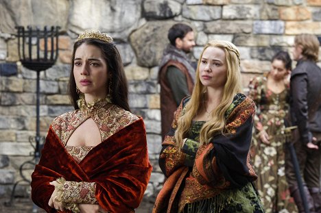 Adelaide Kane, Celina Sinden - Reign - A Better Man - De la película