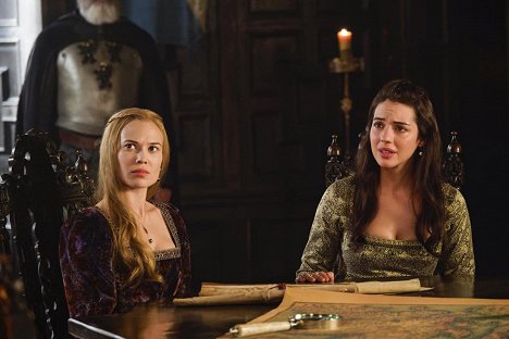 Celina Sinden, Adelaide Kane - Reign - Blood in the Water - Photos