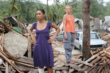 Sophie Okonedo, Toni Collette - Tsunami: Následky - Z filmu