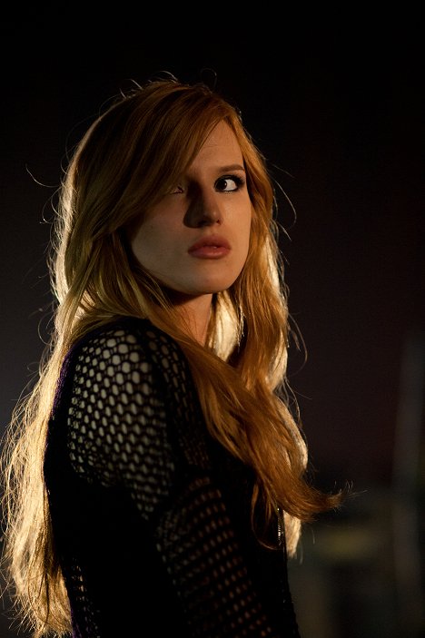 Bella Thorne - Amityville: The Awakening - Filmfotos