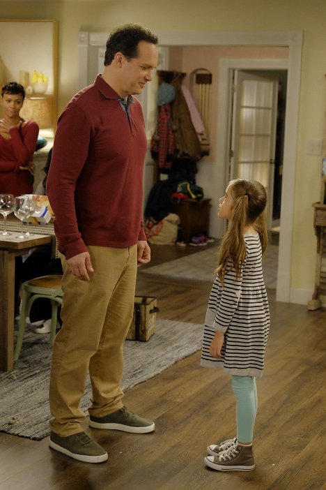 Carly Hughes, Diedrich Bader, Julia Butters - American Housewife - The Snub - Photos
