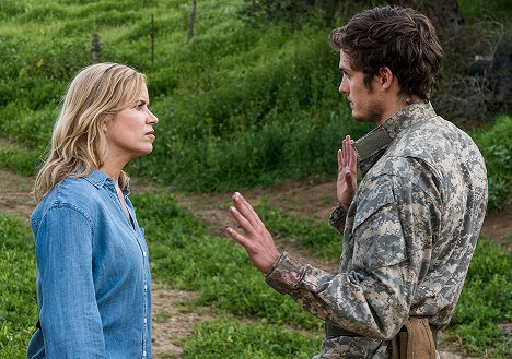 Kim Dickens, Daniel Sharman - Živí mrtví: Počátek konce - Odhalení - Z filmu