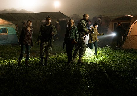 Alycia Debnam-Carey, Frank Dillane, Kim Dickens, Matt Lasky - Fear the Walking Dead - A feltárás - Filmfotók