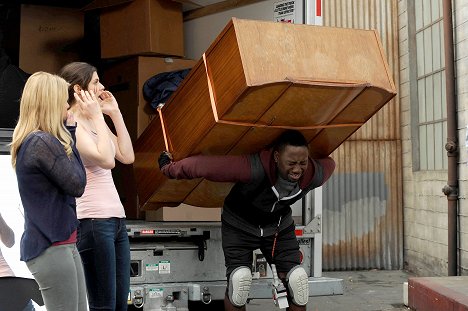 Alexandra Daddario, Lamorne Morris - New Girl - Mars Landing - Photos