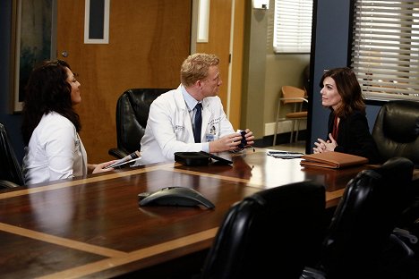 Sara Ramirez, Kevin McKidd, Amy Motta - Grey's Anatomy - The Bed's Too Big Without You - Photos