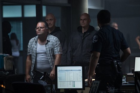 Aaron Douglas - Dirk Gently's Holistic Detective Agency - Two Sane Guys Doing Normal Things - Z filmu