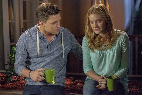 Jesse McCartney, AJ Michalka - Expecting Amish - De la película