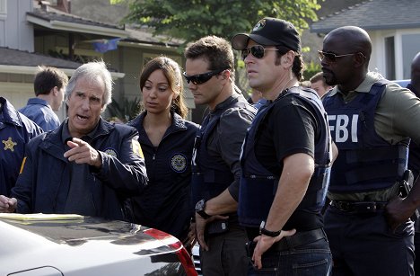 Henry Winkler, Aya Sumika, Dylan Bruno, Rob Morrow, Alimi Ballard - Numb3rs - Jack of All Trades - Film