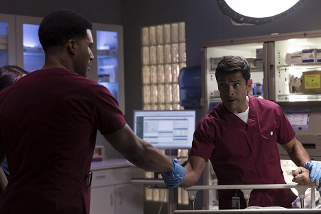 JR Lemon, Mark Consuelos - Night Shift - Contrecoup - Film