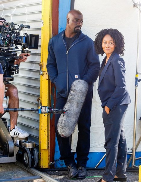 Mike Colter, Simone Missick - Luke Cage - Season 1 - Van de set