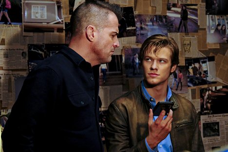 George Eads, Lucas Till - MacGyver - Magnifying Glass - Film