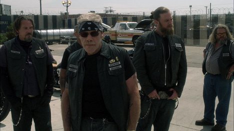 Tommy Flanagan, Ron Perlman, Ryan Hurst, Mark Boone Junior - Zákon gangu - Domov - Z filmu